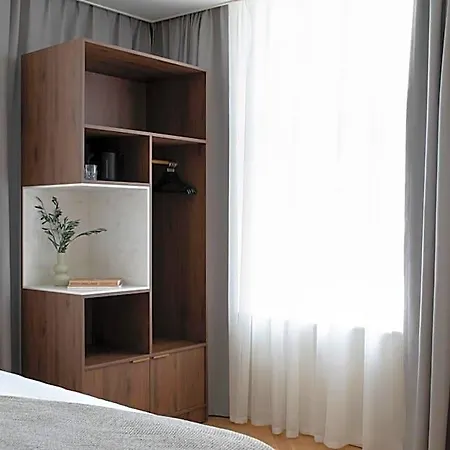 Bob W Oosterpark Aparthotel 4*