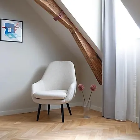 Bob W Oosterpark Aparthotel 4*