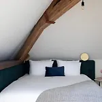 Bob W Oosterpark Aparthotel 4*