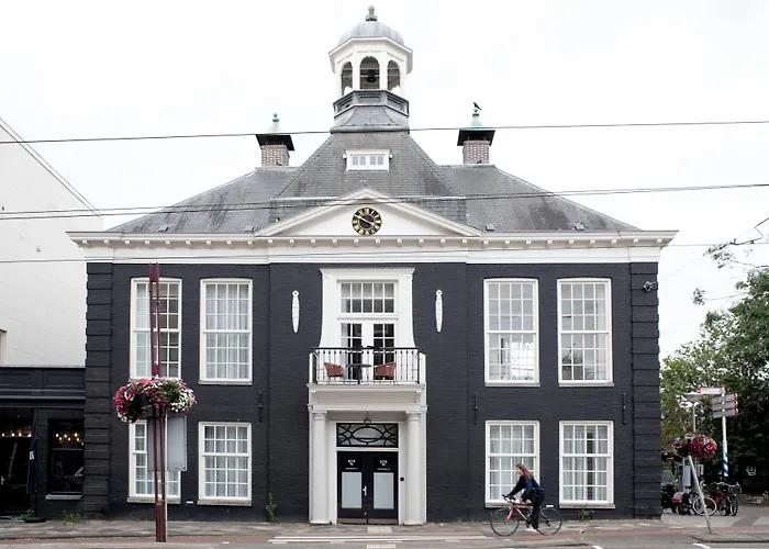 Bob W Oosterpark Aparthotel 4*